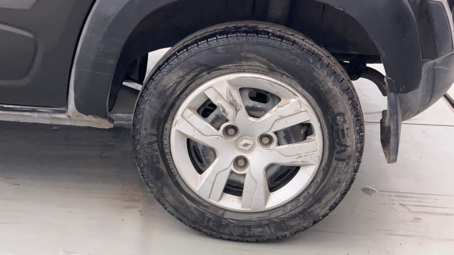 Used 2017 Renault Kwid RXT (O) 1.0 SCE Edition Petrol Manual tyres LEFT REAR TYRE RIM VIEW