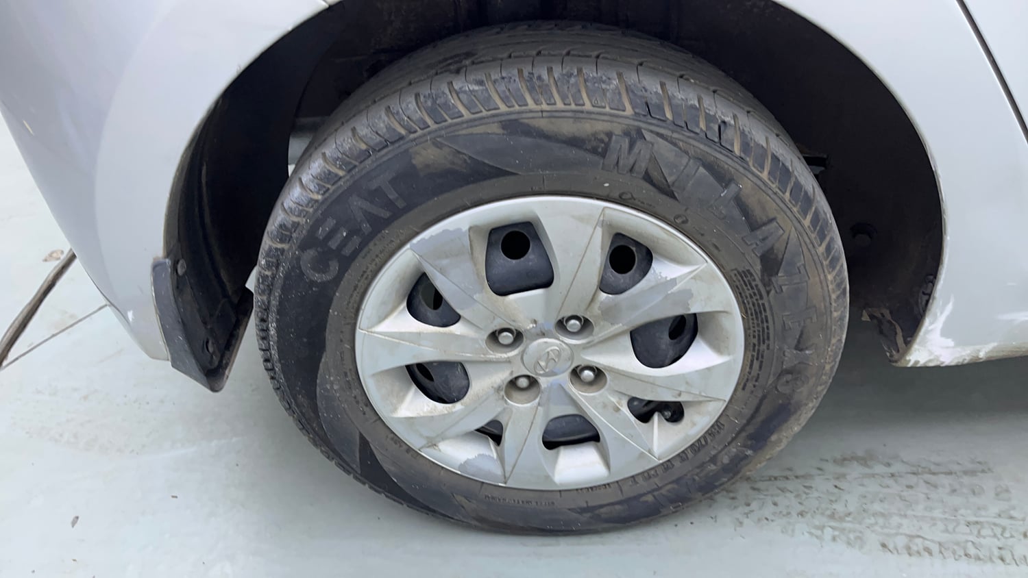 Used 2017 Hyundai Elite i20 Sportz 1.2 Petrol Manual tyres RIGHT REAR TYRE RIM VIEW