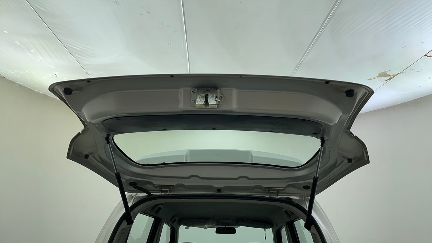 Used 2012 Maruti Suzuki Wagon R LXi Petrol Manual interior DICKY DOOR OPEN VIEW