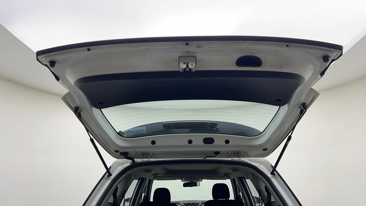 Used 2022 Hyundai Alcazar Prestige Exe (O) 7 STR 1.5 Diesel AT Diesel Automatic interior DICKY DOOR OPEN VIEW