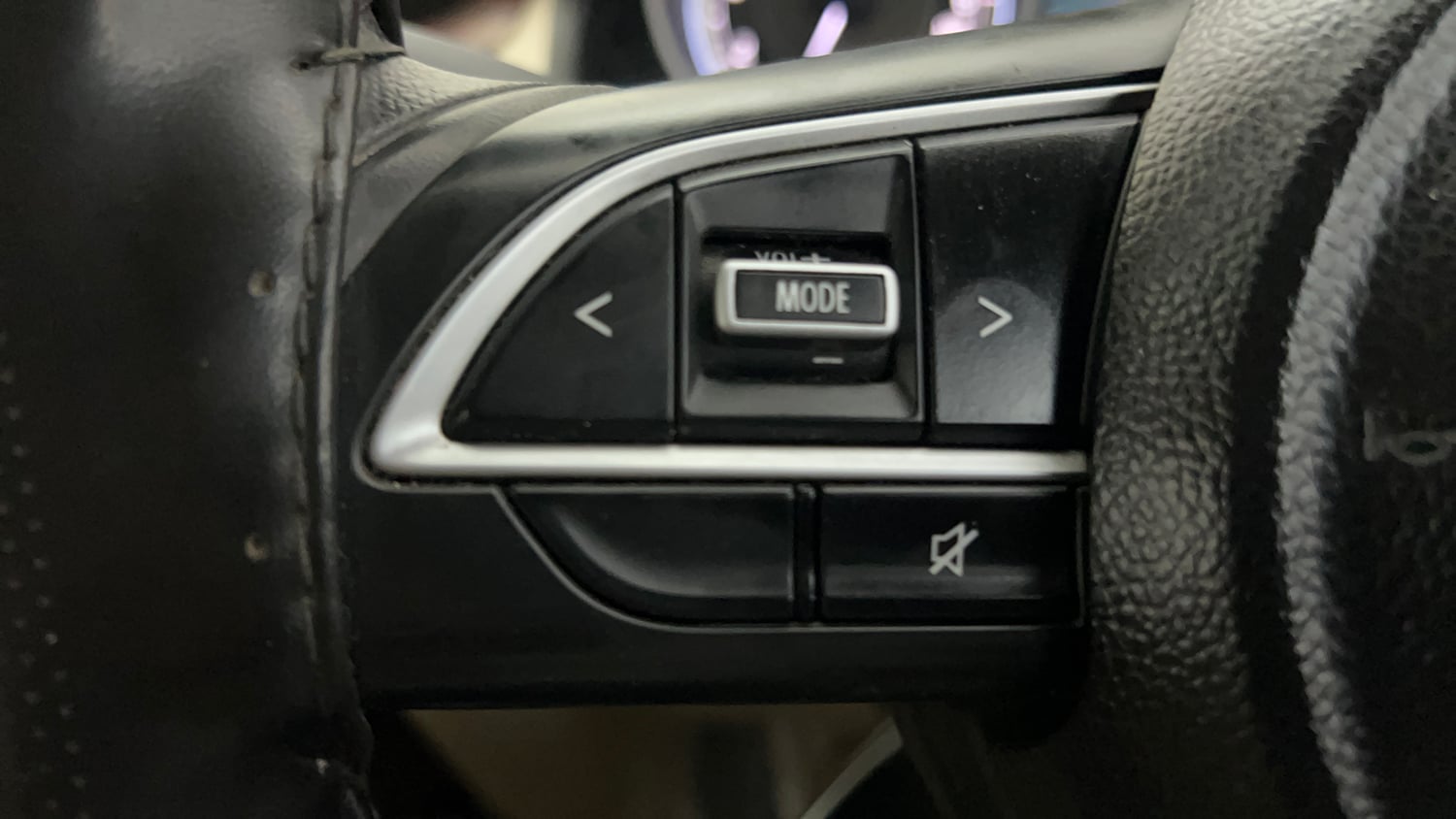 Used 2019 Maruti Suzuki Dzire VXi AMT Petrol Automatic top_features Steering mounted controls