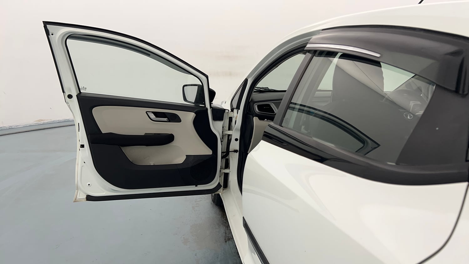 Used 2021 Tata Altroz XZ Petrol Petrol Manual interior LEFT FRONT DOOR OPEN VIEW