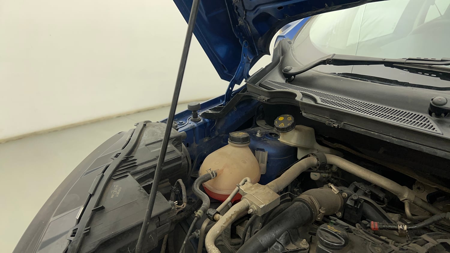 Used 2017 Ford EcoSport Titanium 1.5L TDCi Diesel Manual engine ENGINE RIGHT SIDE HINGE & APRON VIEW