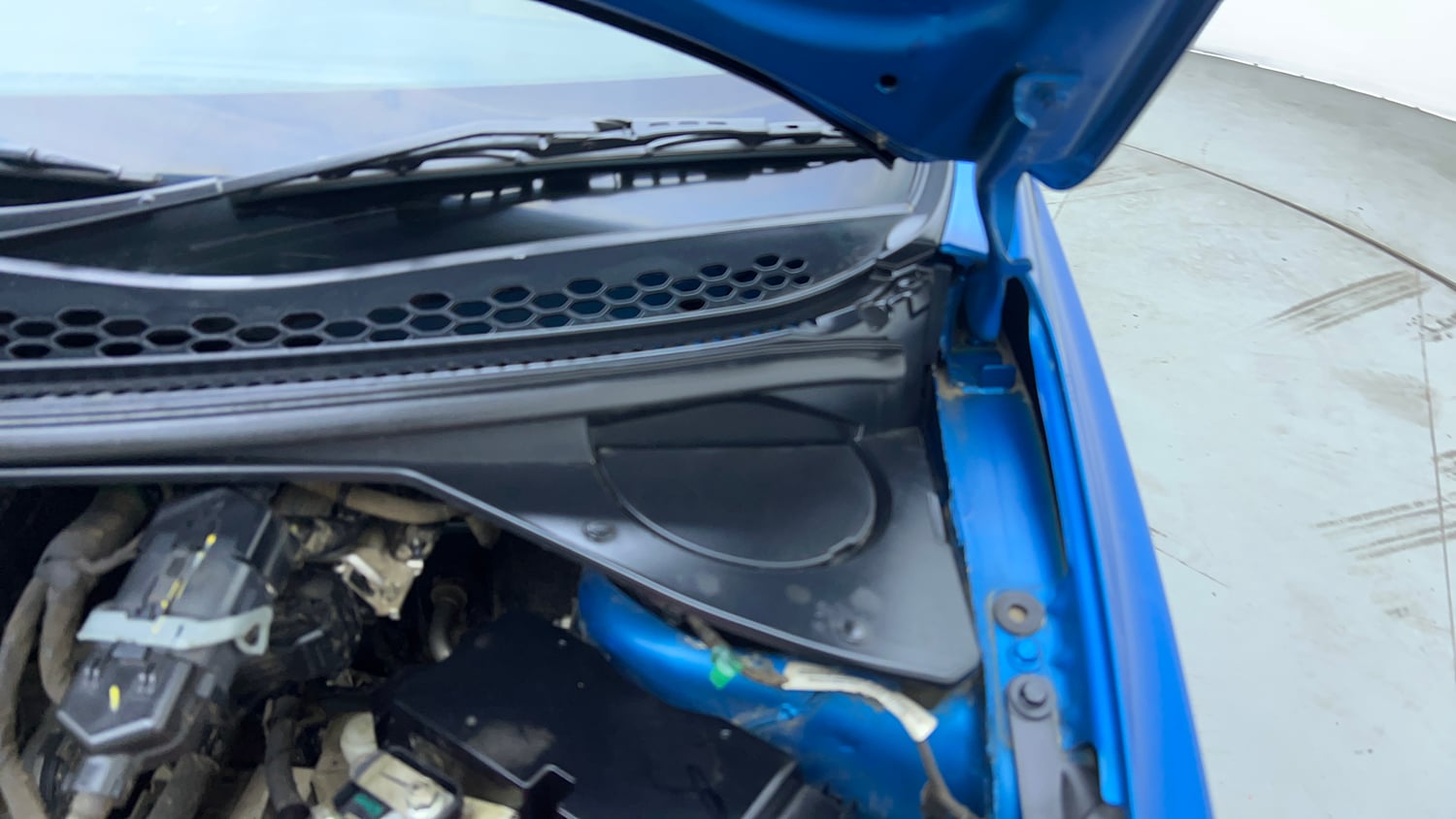 Used 2019 Tata Tiago Revotron XZA Plus Petrol Automatic engine ENGINE LEFT SIDE HINGE & APRON VIEW