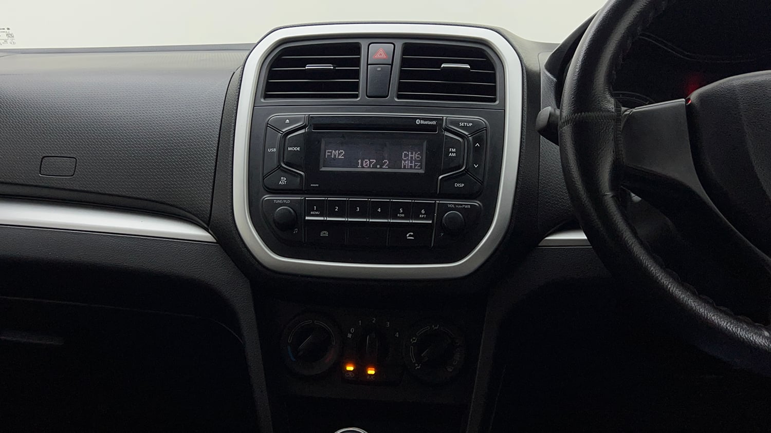Used 2019 Maruti Suzuki Vitara Brezza [2016-2020] VDi Diesel Manual interior MUSIC SYSTEM & AC CONTROL VIEW