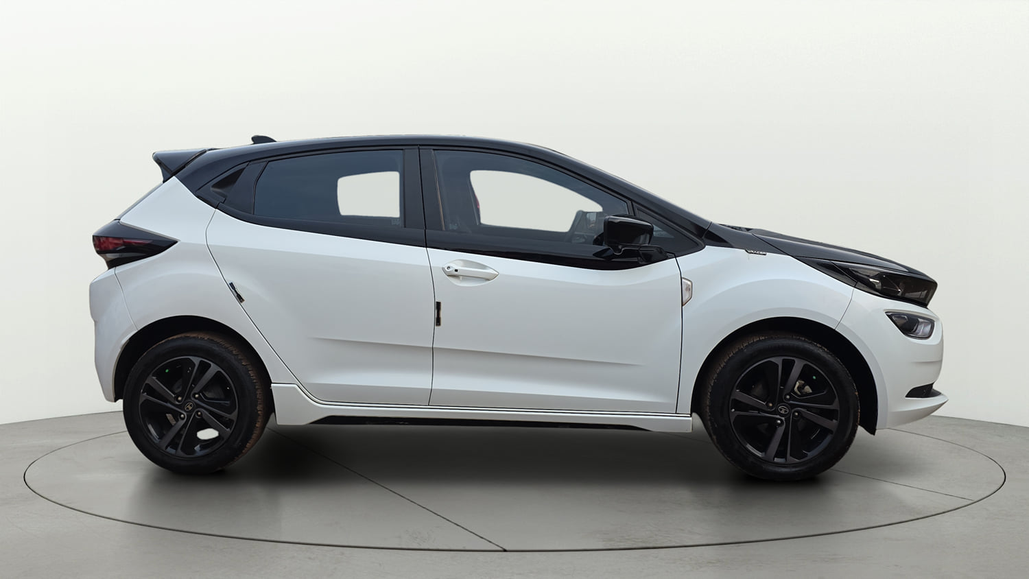 Used 2025 Tata Altroz Racer R2 Petrol Manual exterior RIGHT SIDE VIEW