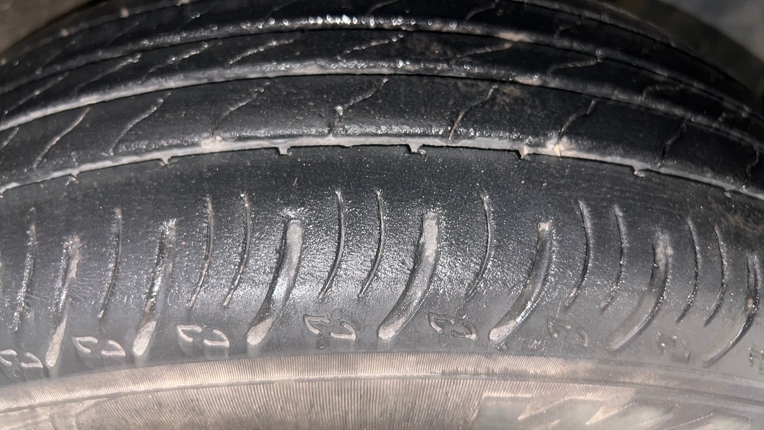 Used 2021 Renault Kiger RXT MT Dual Tone Petrol Manual tyres RIGHT FRONT TYRE TREAD VIEW