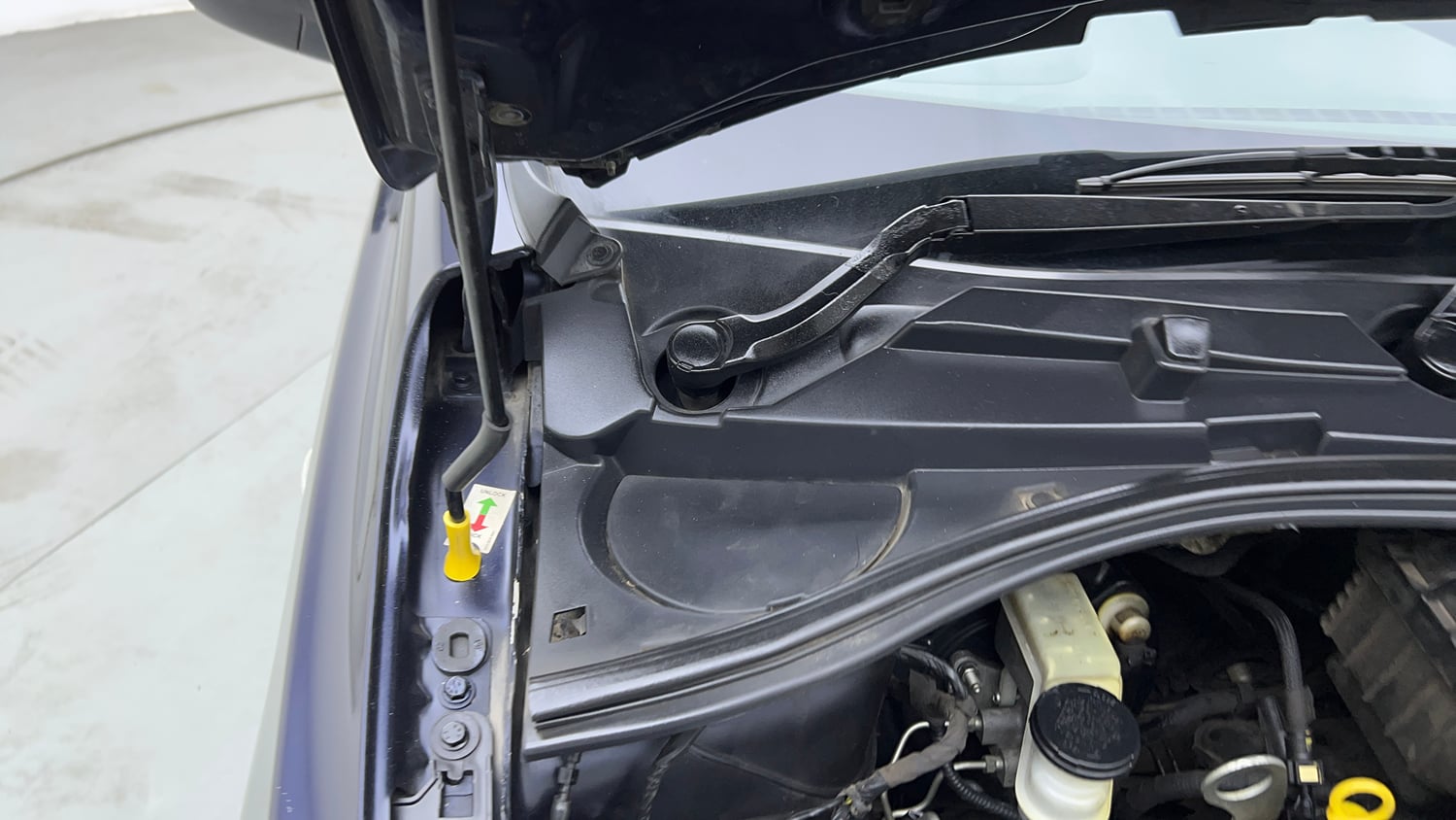 Used 2021 Tata Tigor XMA Petrol Automatic engine ENGINE RIGHT SIDE HINGE & APRON VIEW