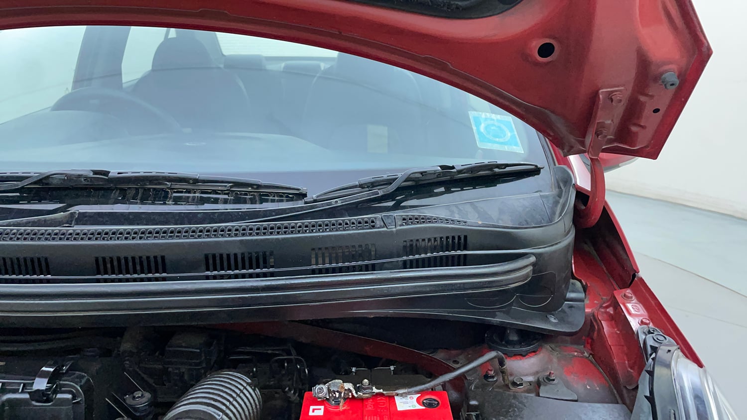 Used 2017 Hyundai Xcent SX 1.1 CRDi Diesel Manual engine ENGINE LEFT SIDE HINGE & APRON VIEW