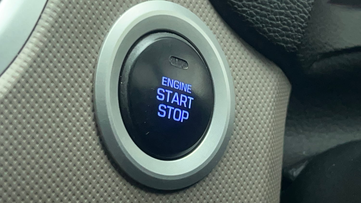 Used 2018 Hyundai Creta SX 1.6 AT Petrol Petrol Automatic top_features Keyless start