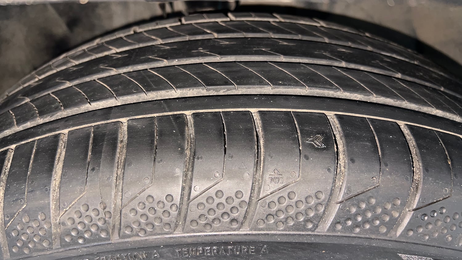 Used 2024 Jeep Compass Limited (O) 2.0 Diesel Diesel Manual tyres RIGHT FRONT TYRE TREAD VIEW