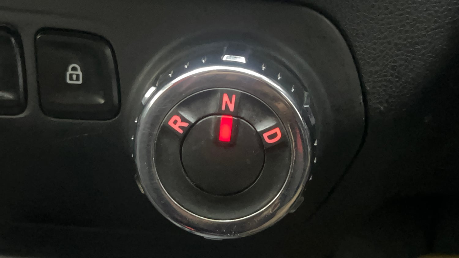 Used 2018 Renault Kwid 1.0 RXT AMT Opt Petrol Automatic interior GEAR  KNOB VIEW