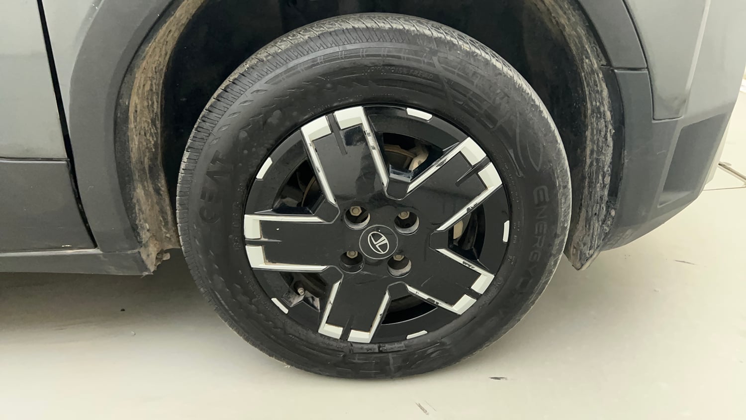 Used 2026 Tata Punch Adventure CNG Automatic Cng Automatic tyres RIGHT FRONT TYRE RIM VIEW