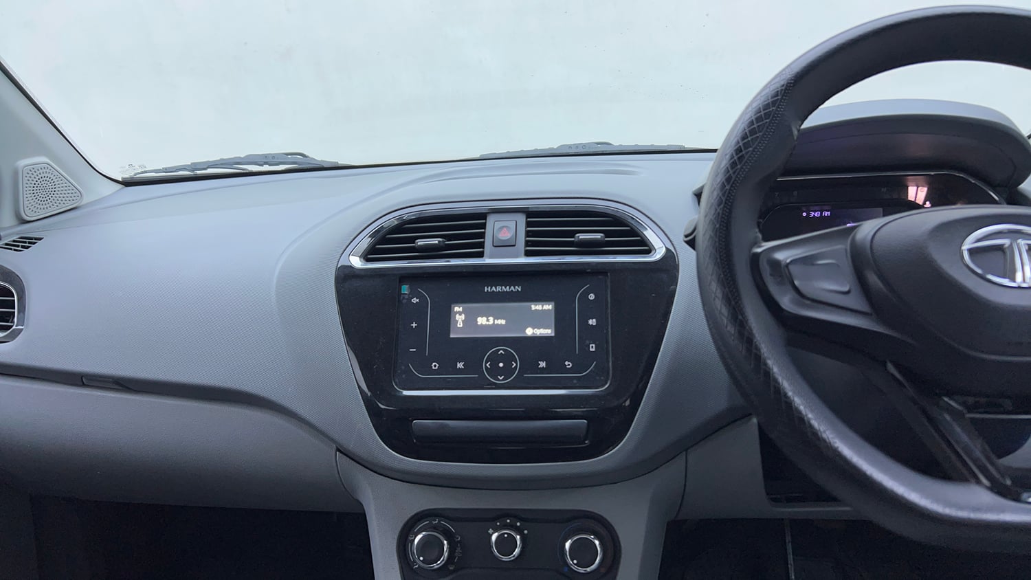 Used 2021 Tata Tigor XMA Petrol Automatic interior MUSIC SYSTEM & AC CONTROL VIEW
