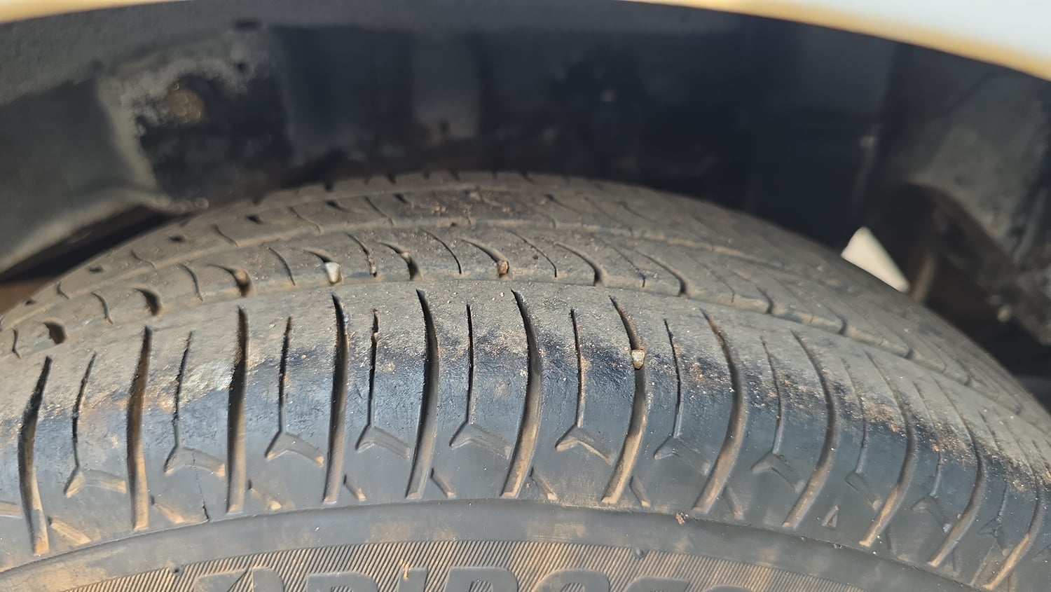 Used 2014 Hyundai Eon Era + Petrol Manual tyres LEFT REAR TYRE TREAD VIEW