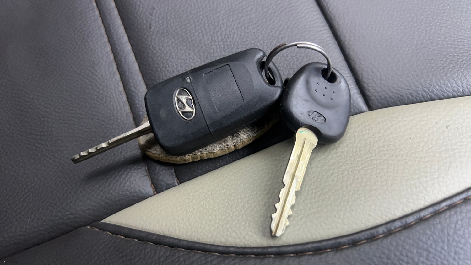 Used 2014 Hyundai i10 Sportz 1.1 iRDE2 Petrol Manual extra CAR KEY VIEW