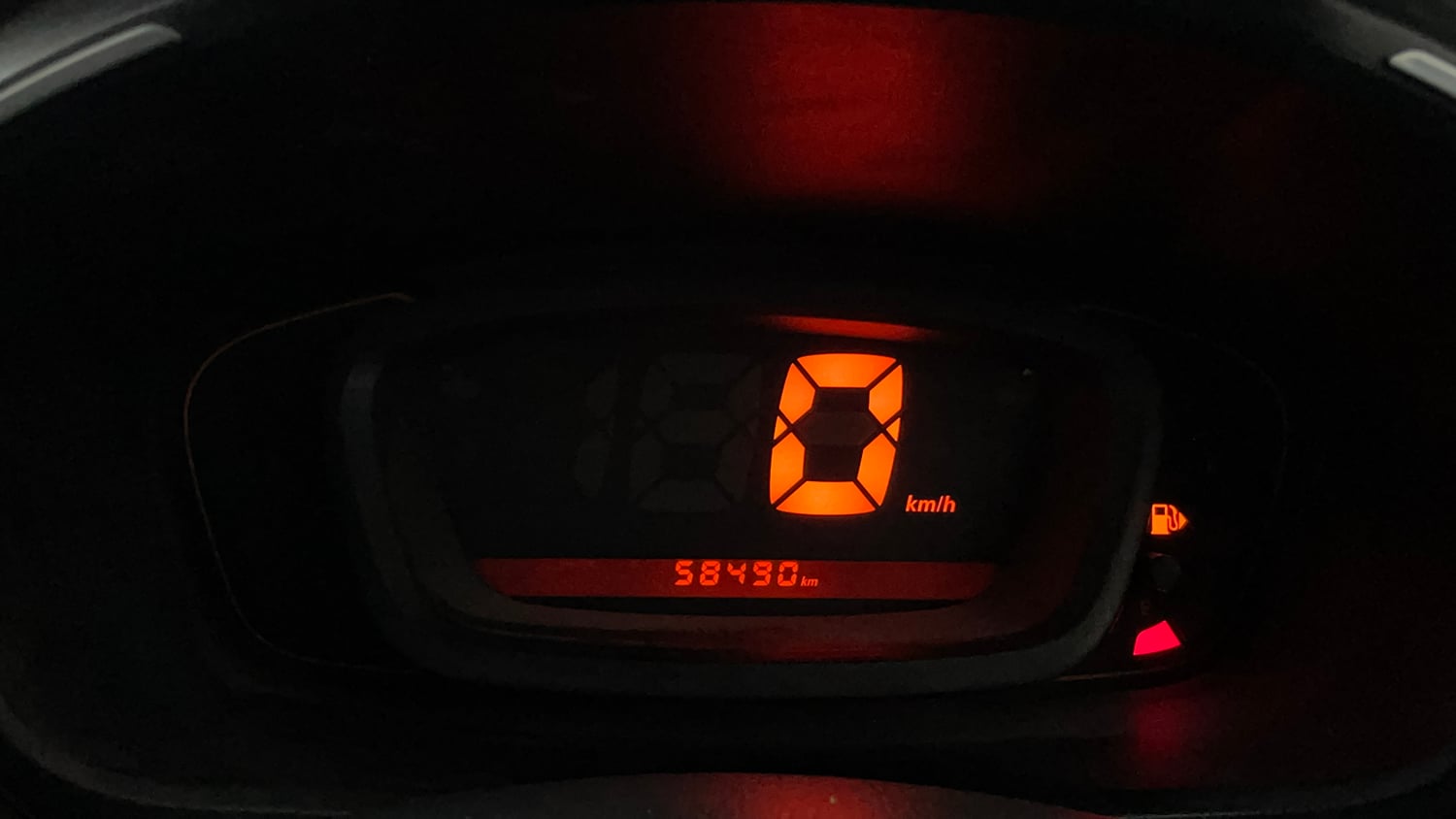 Used 2016 Renault Kwid RXT Petrol Manual interior CLUSTERMETER VIEW