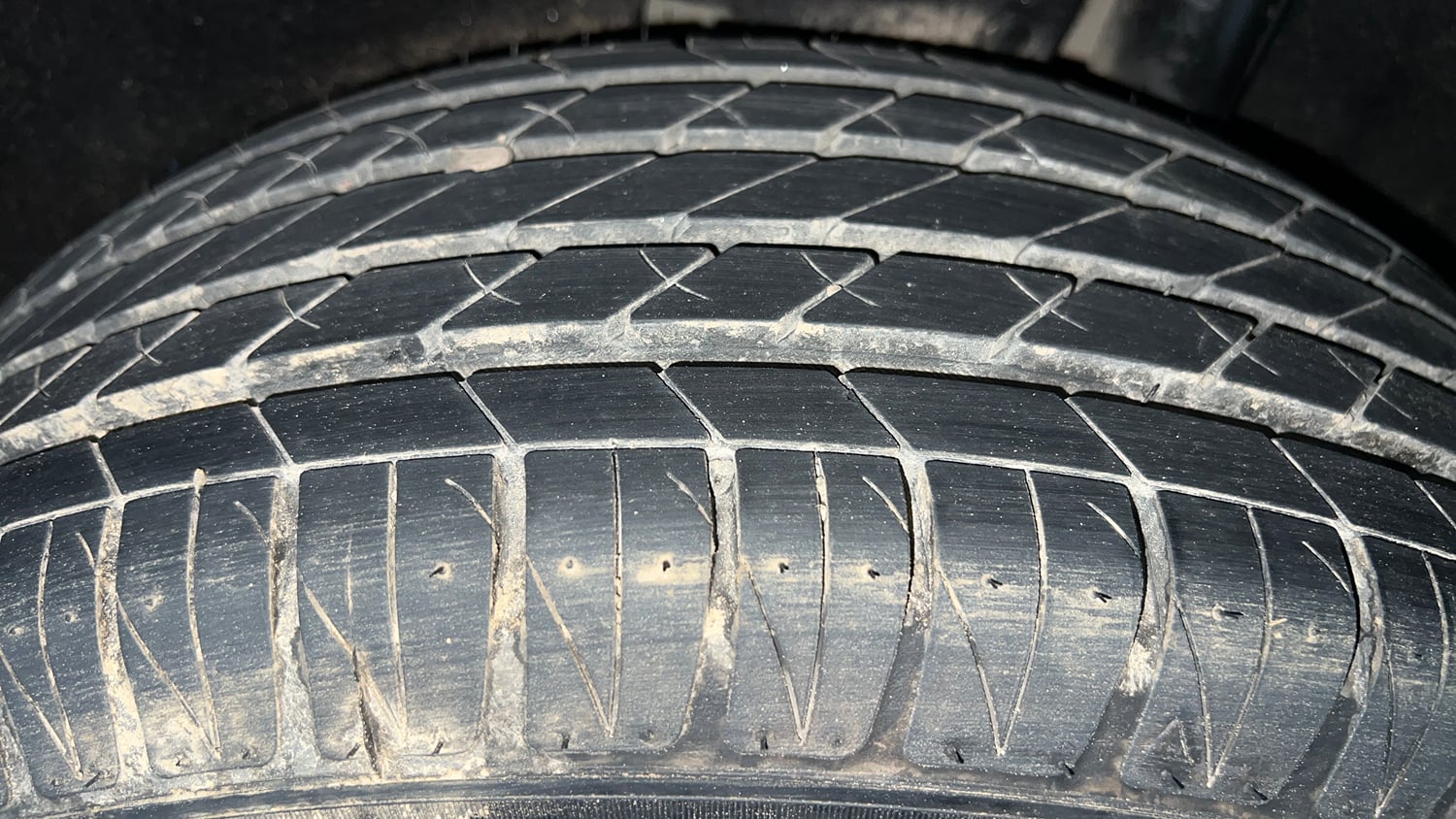 Used 2018 maruti-suzuki Vitara Brezza ZDi AGS Diesel Automatic tyres LEFT REAR TYRE TREAD VIEW