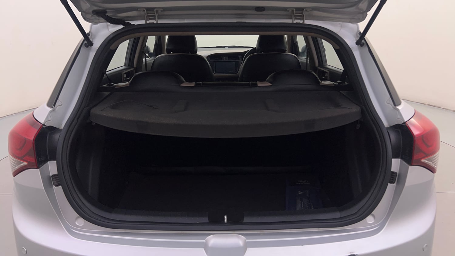 Used 2017 Hyundai Elite i20 Sportz 1.2 Petrol Manual interior DICKY INSIDE VIEW
