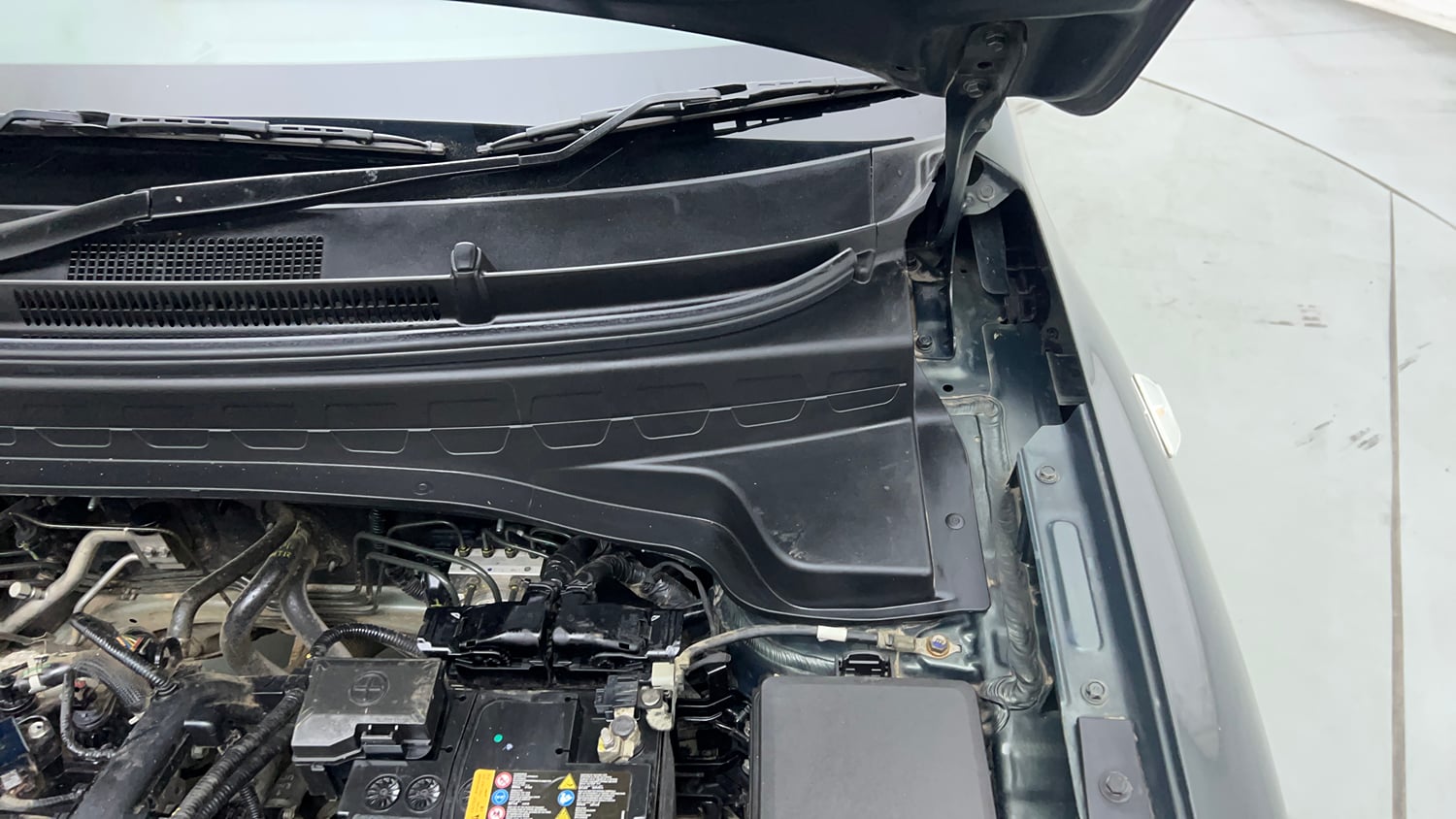 Used 2024 Kia Sonet HTK (O) 1.2 Petrol MT Petrol Manual engine ENGINE LEFT SIDE HINGE & APRON VIEW