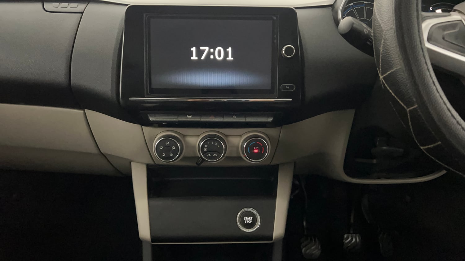 Used 2020 Renault Triber RXZ Petrol Manual interior MUSIC SYSTEM & AC CONTROL VIEW