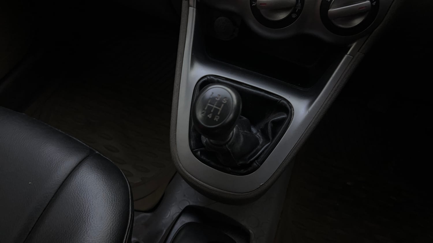Used 2012 Hyundai i10 Magna 1.2 Kappa2 Petrol Manual interior GEAR  KNOB VIEW