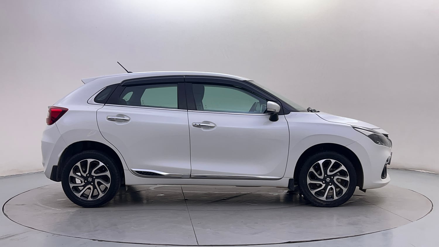 Used 2023 Maruti Suzuki Baleno Alpha AGS Petrol Automatic exterior RIGHT SIDE VIEW