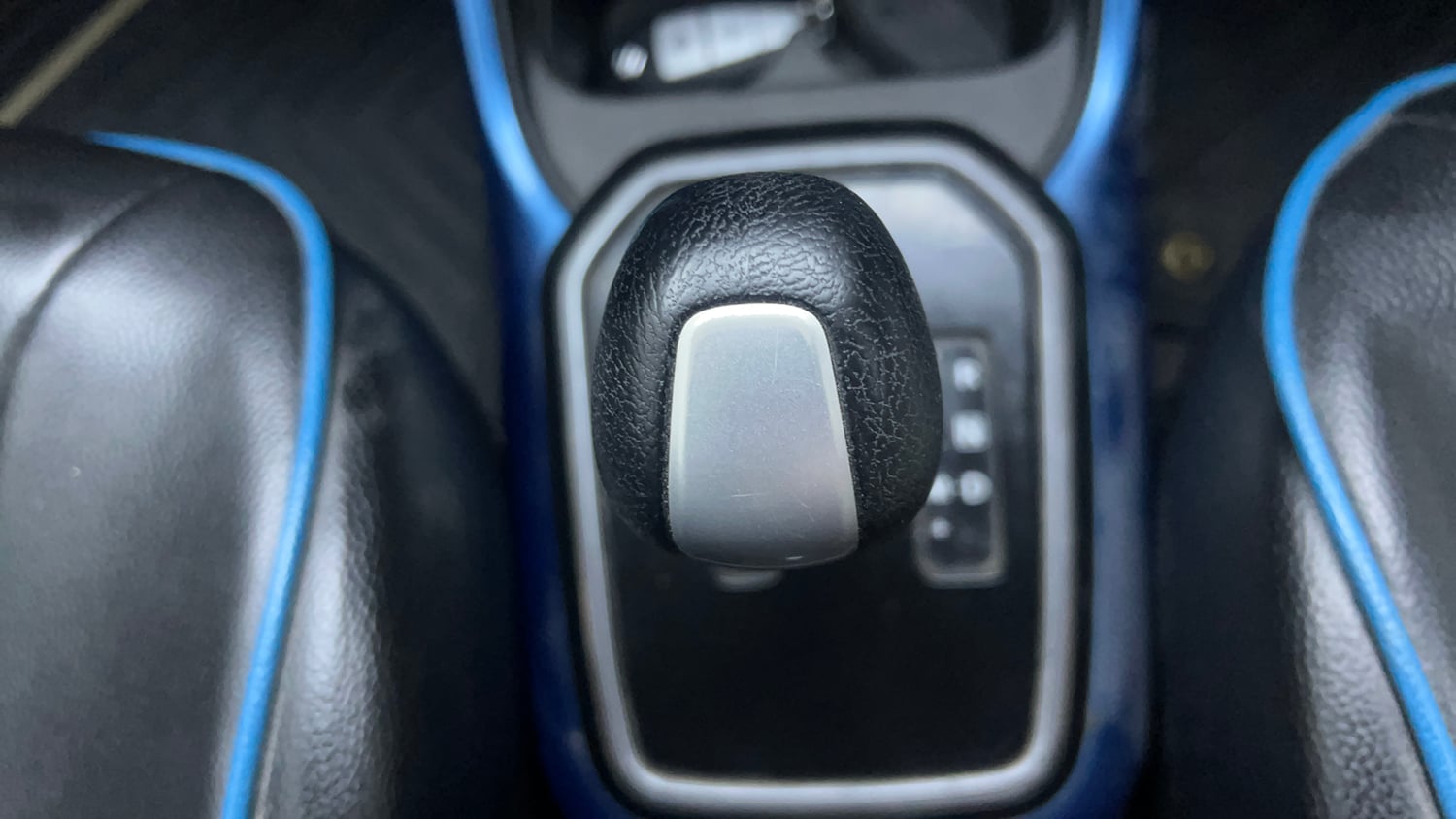 Used 2019 Maruti Suzuki Ignis [2017-2020] Zeta AMT Petrol Dual Tone Petrol Automatic interior GEAR  KNOB VIEW
