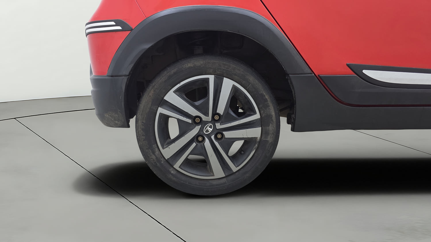 Used 2021 Tata Tiago NRG XZ MT Petrol Manual tyres RIGHT REAR TYRE RIM VIEW