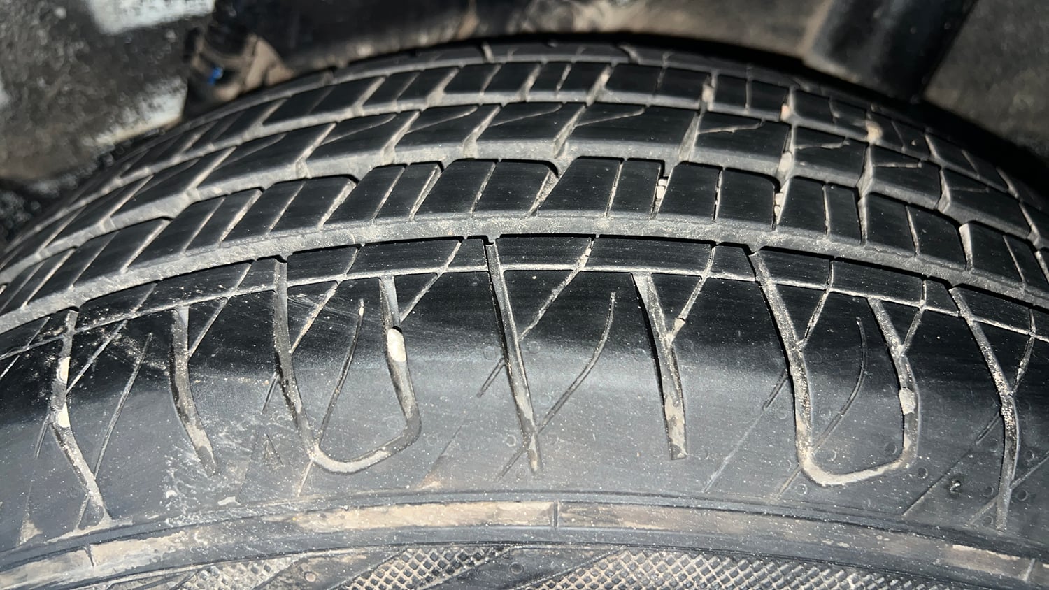 Used 2022 Hyundai Venue SX 1.0 Turbo iMT Petrol Manual tyres LEFT REAR TYRE TREAD VIEW