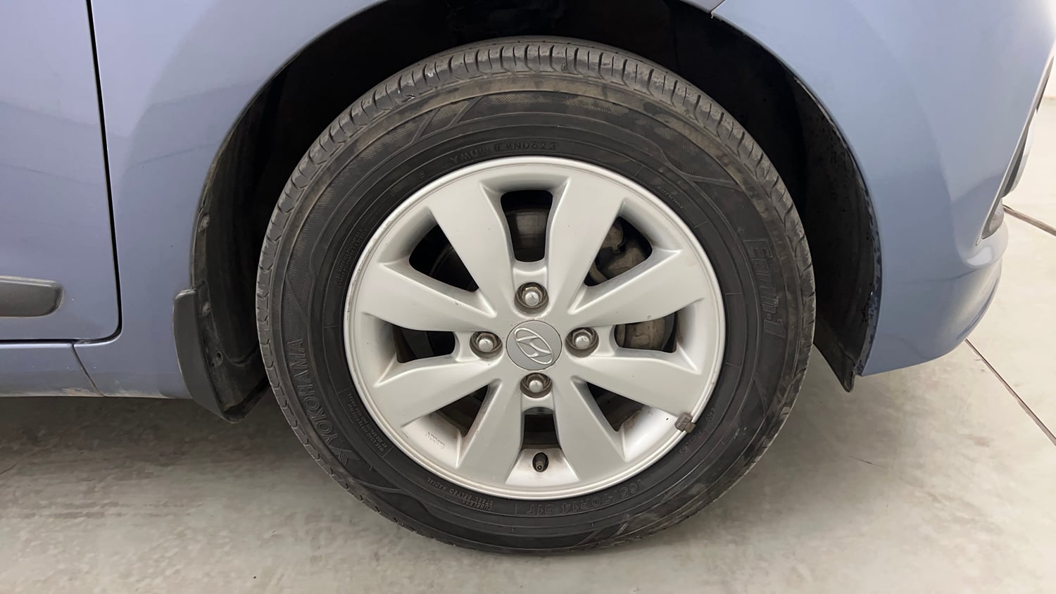 Used 2015 Hyundai Xcent SX 1.2 Petrol Manual tyres RIGHT FRONT TYRE RIM VIEW