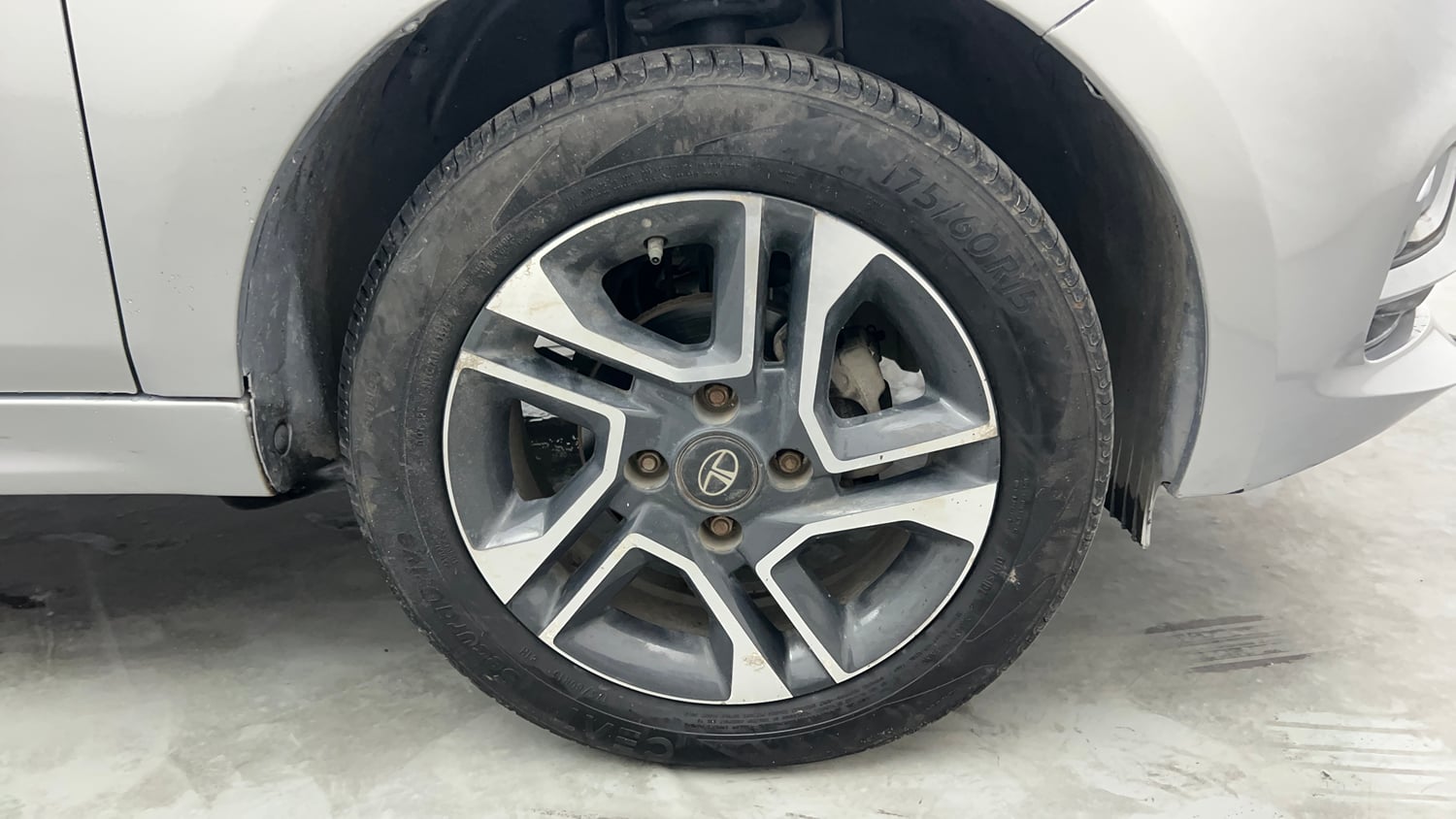 Used 2021 Tata Tigor XZ Plus Petrol Manual tyres RIGHT FRONT TYRE RIM VIEW