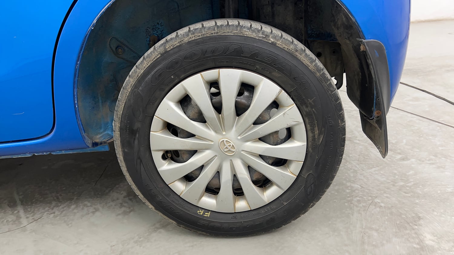 Used 2015 Toyota Etios Liva V Petrol Manual tyres LEFT REAR TYRE RIM VIEW
