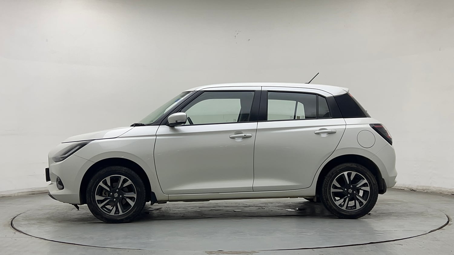 Used 2024 Maruti Suzuki Swift ZXi AMT Petrol Automatic exterior LEFT SIDE VIEW