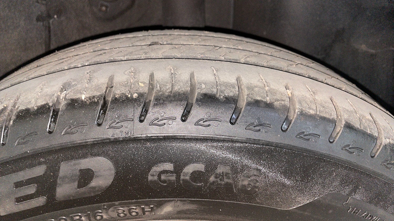 Used 2025 Tata Altroz XZ Petrol Petrol Manual tyres LEFT REAR TYRE TREAD VIEW