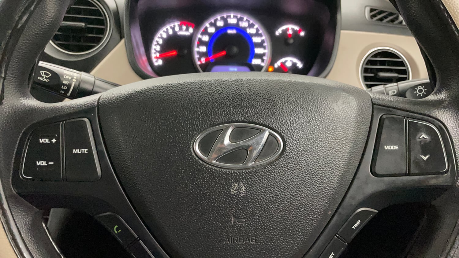 Used 2019 Hyundai Grand i10 Magna 1.2 Kappa VTVT Petrol Manual top_features Steering mounted controls