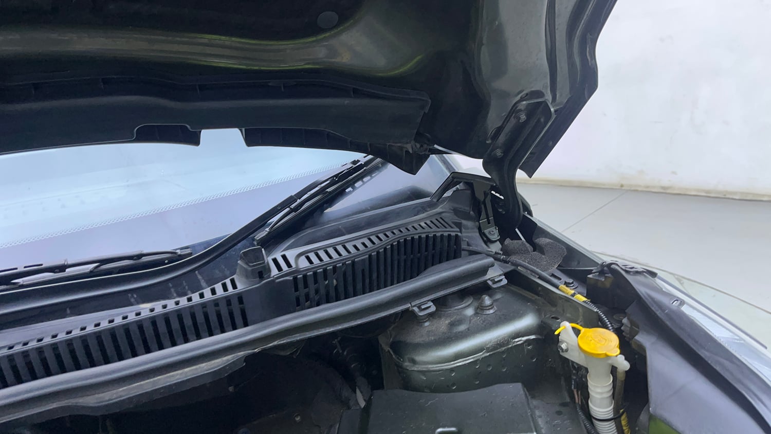 Used 2021 Tata Nexon XZA Plus Petrol Automatic engine ENGINE LEFT SIDE HINGE & APRON VIEW