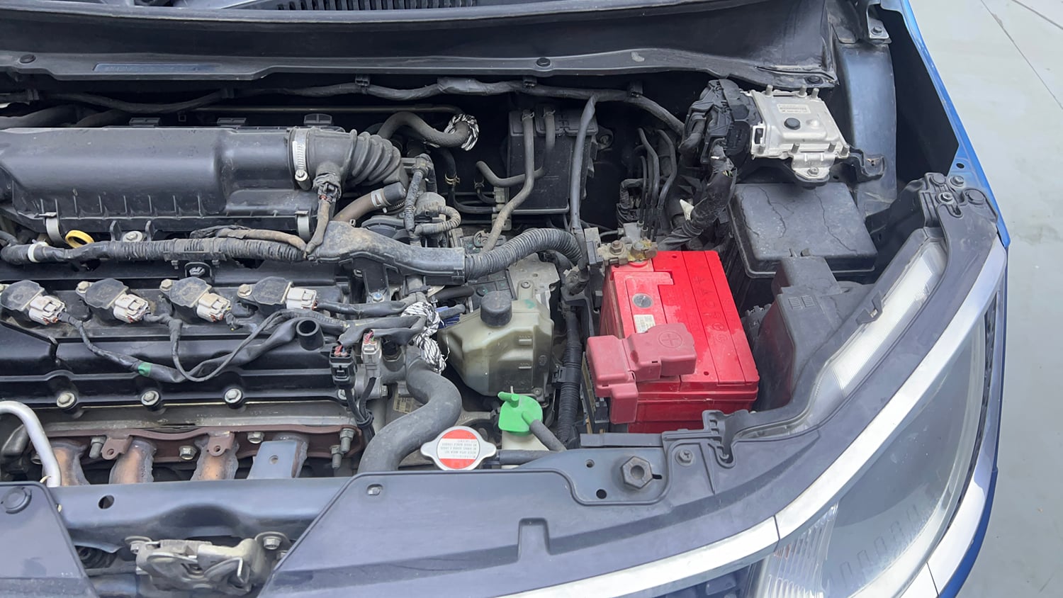 Used 2019 Maruti Suzuki Ignis [2017-2020] Zeta AMT Petrol Dual Tone Petrol Automatic engine ENGINE LEFT SIDE VIEW