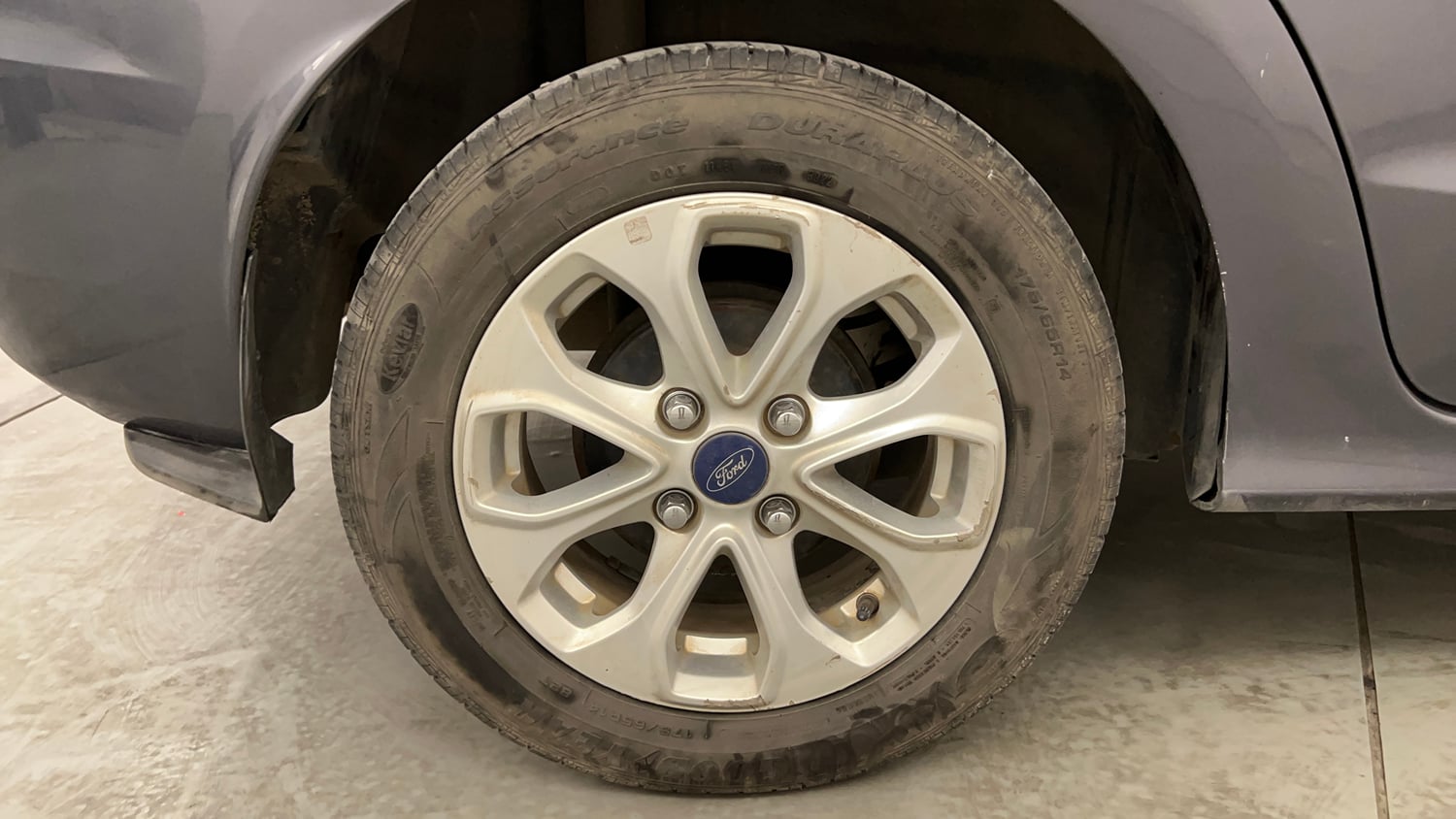 Used 2017 Ford Figo Aspire Titanium1.5 TDCi Diesel Manual tyres RIGHT REAR TYRE RIM VIEW
