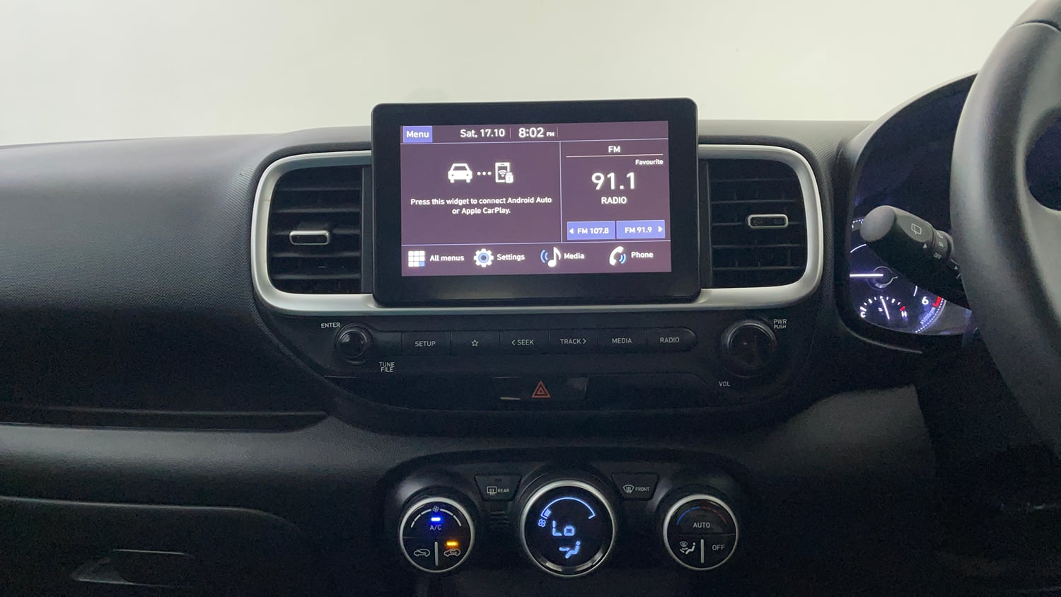 Used 2022 Hyundai Venue SX (O) 1.5 CRDi Executive Diesel Manual interior MUSIC SYSTEM & AC CONTROL VIEW