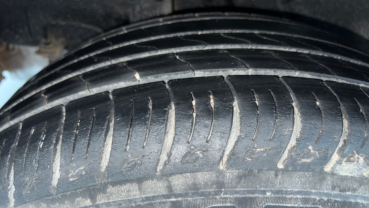 Used 2021 Hyundai Venue SX 1.5 CRDi Diesel Manual tyres RIGHT REAR TYRE TREAD VIEW