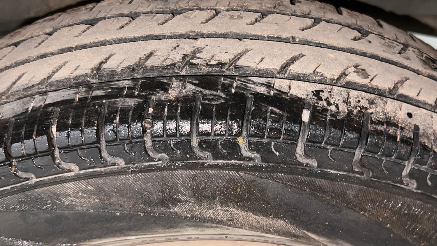 Used 2017 Renault Kwid RXT (O) 1.0 SCE Edition Petrol Manual tyres LEFT REAR TYRE TREAD VIEW