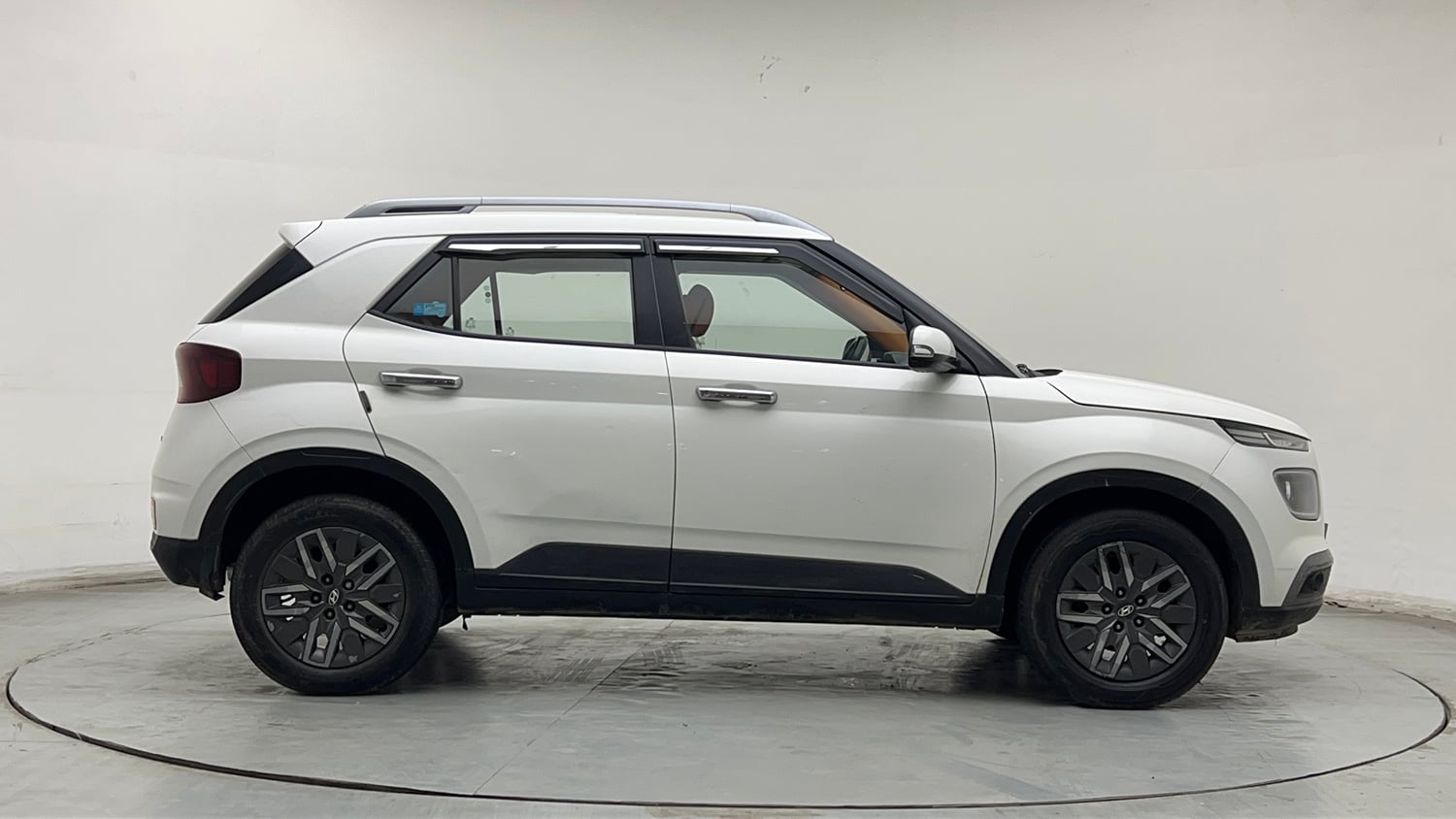 Used 2021 Hyundai Venue SX 1.5 CRDi Diesel Manual exterior RIGHT SIDE VIEW