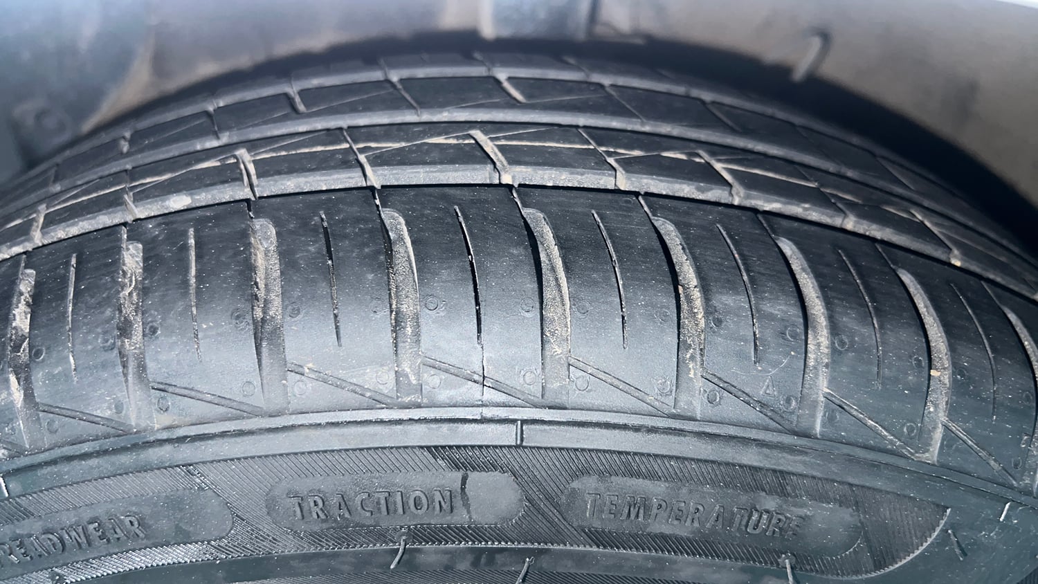 Used 2024 Hyundai Grand i10 Nios Magna 1.2 Kappa Petrol+CNG (Outside Fitted) Cng Manual tyres LEFT FRONT TYRE TREAD VIEW