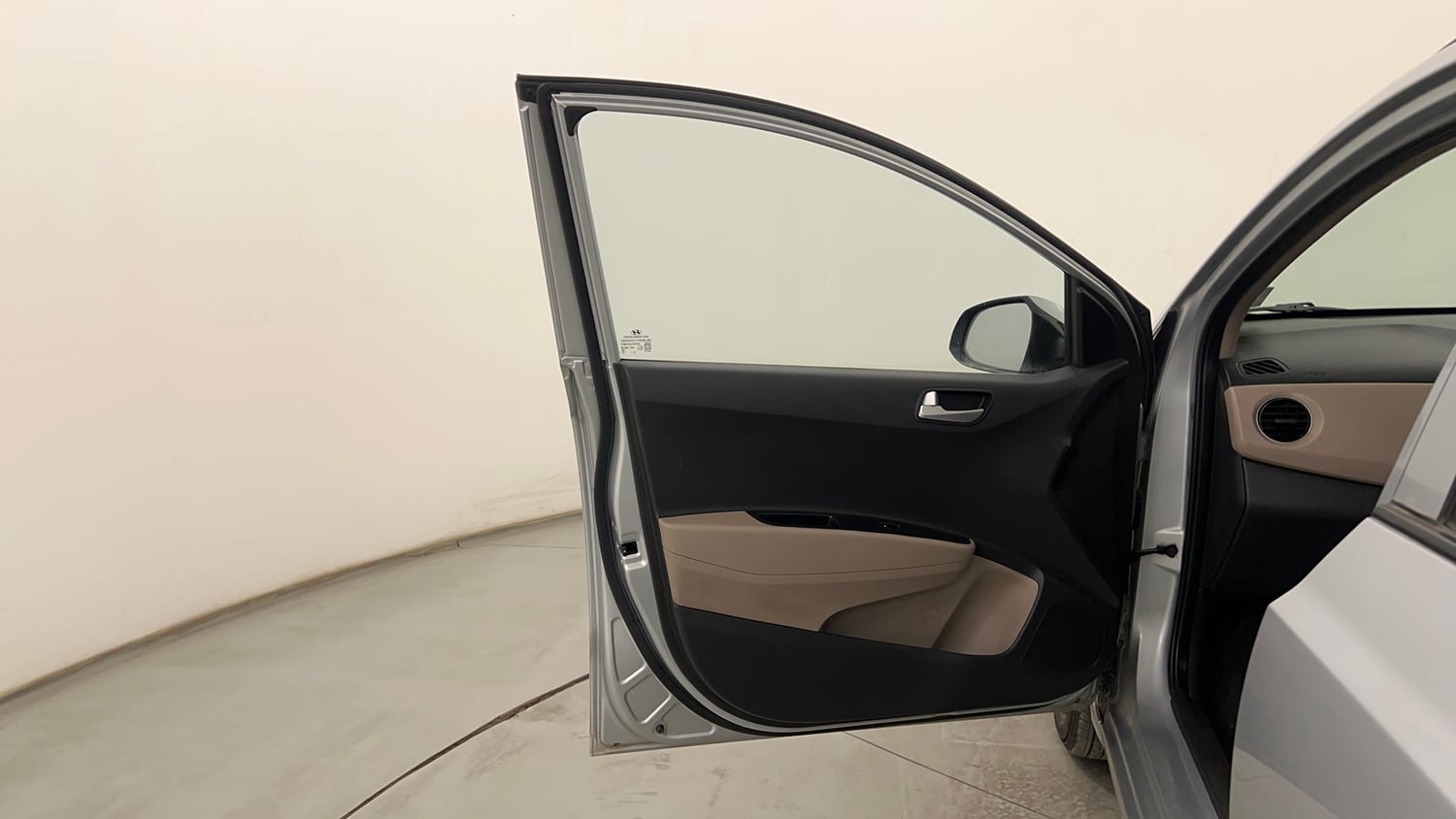 Used 2019 Hyundai Grand i10 Sportz 1.2 Kappa VTVT CNG (Outside Fitted) Cng Manual interior LEFT FRONT DOOR OPEN VIEW