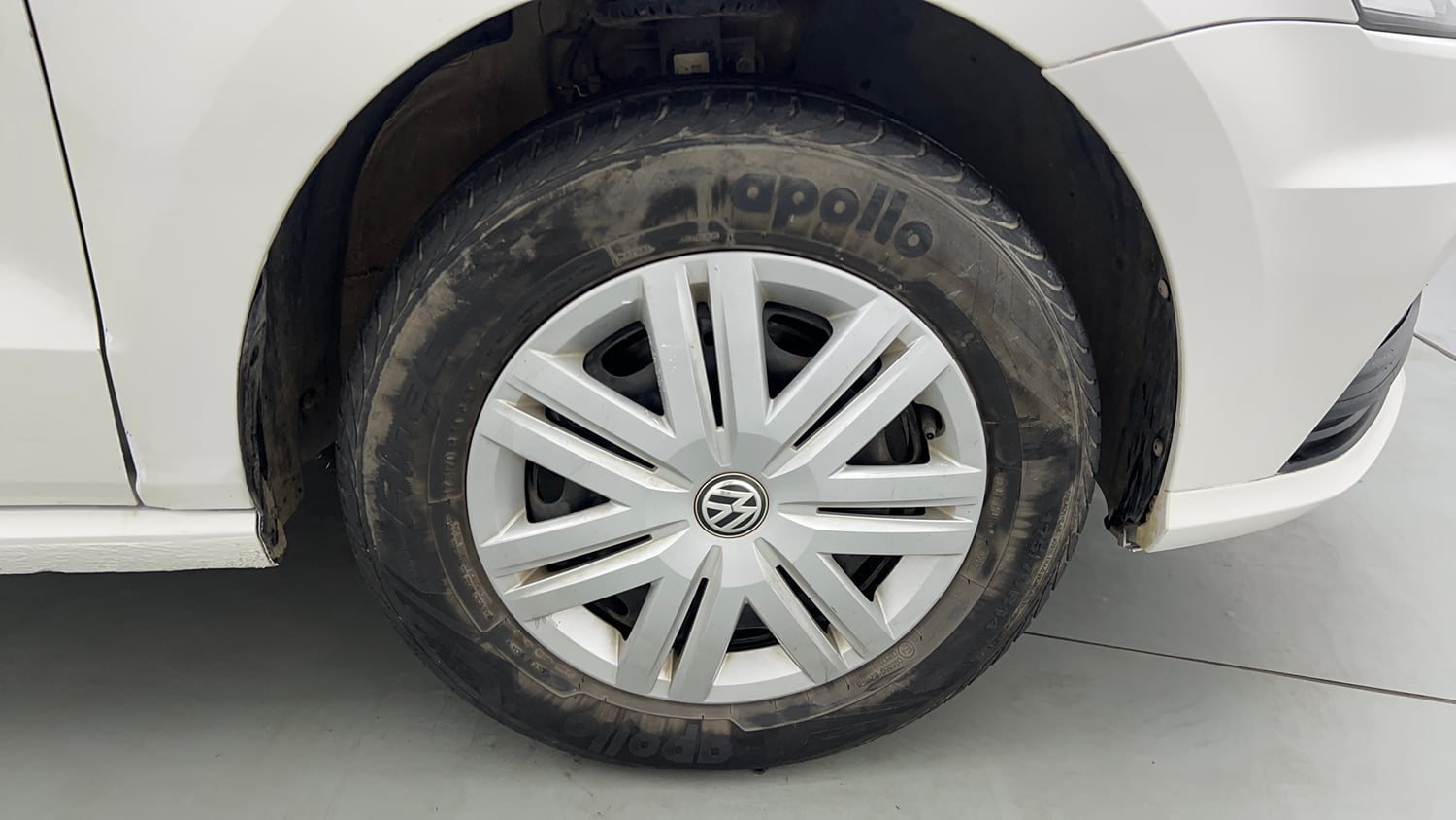 Used 2019 Volkswagen Ameo  1.0 Trendline Petrol + CNG(Outside Fitted) Petrol+cng Manual tyres RIGHT FRONT TYRE RIM VIEW