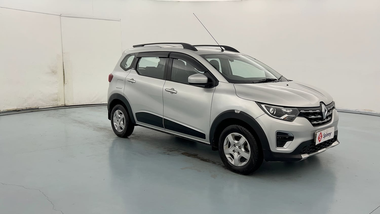 Used 2020 Renault Triber RXZ Petrol Manual exterior RIGHT FRONT CORNER VIEW