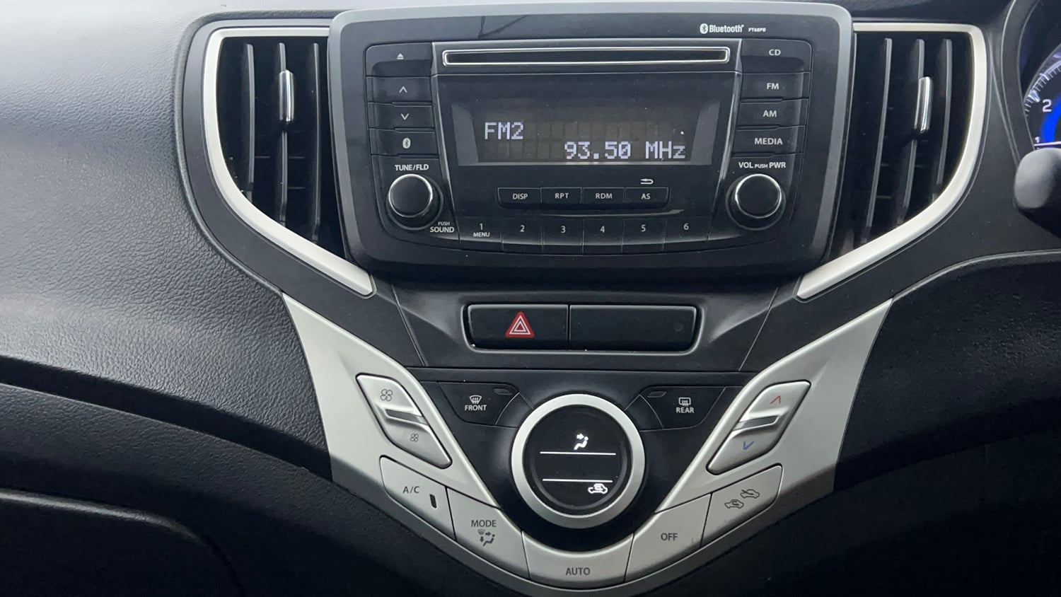 Used 2018 Maruti Suzuki Baleno Delta 1.2 Petrol Manual interior MUSIC SYSTEM & AC CONTROL VIEW