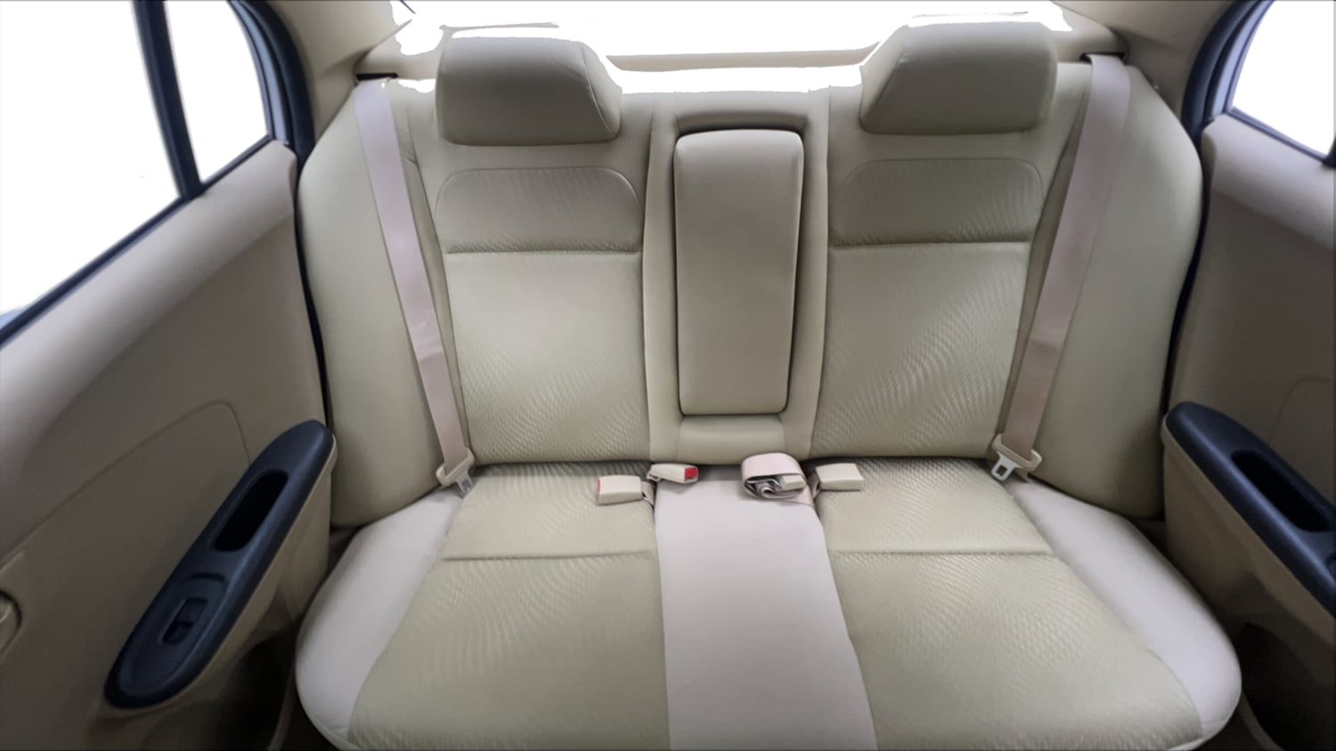 Used 2015 Honda Amaze 1.2 S i-VTEC Petrol Manual interior REAR SEAT CONDITION VIEW