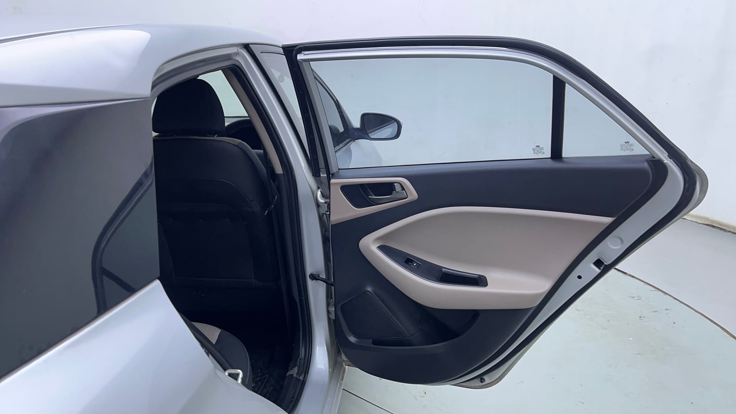 Used 2017 Hyundai Elite i20 Sportz 1.2 Petrol Manual interior RIGHT REAR DOOR OPEN VIEW